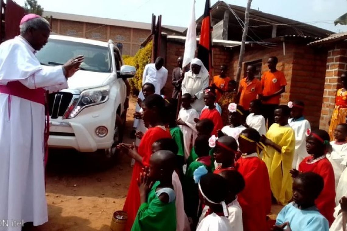 PAROISSE SHANGA : LE PASTEUR AU MILIEU DE SES BREBIS POUR LES AFFERMIR